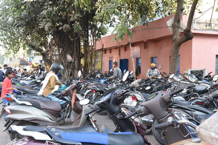 Jamshedpur News : जेएनएसी के पार्किंग जोन में लगेगा रेट चार्ट और बोर्ड