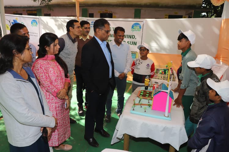 Jamshedpur News : बच्चों ने मॉडल के माध्यम से दिया ऊर्जा संरक्षण का संदेश