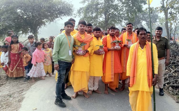 अष्टयाम संकीर्तन को लेकर निकाली भव्य कलशयात्रा