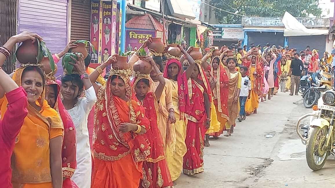 नौ दिवसीय रामकथा को लेकर निकाली गयी कलश यात्रा