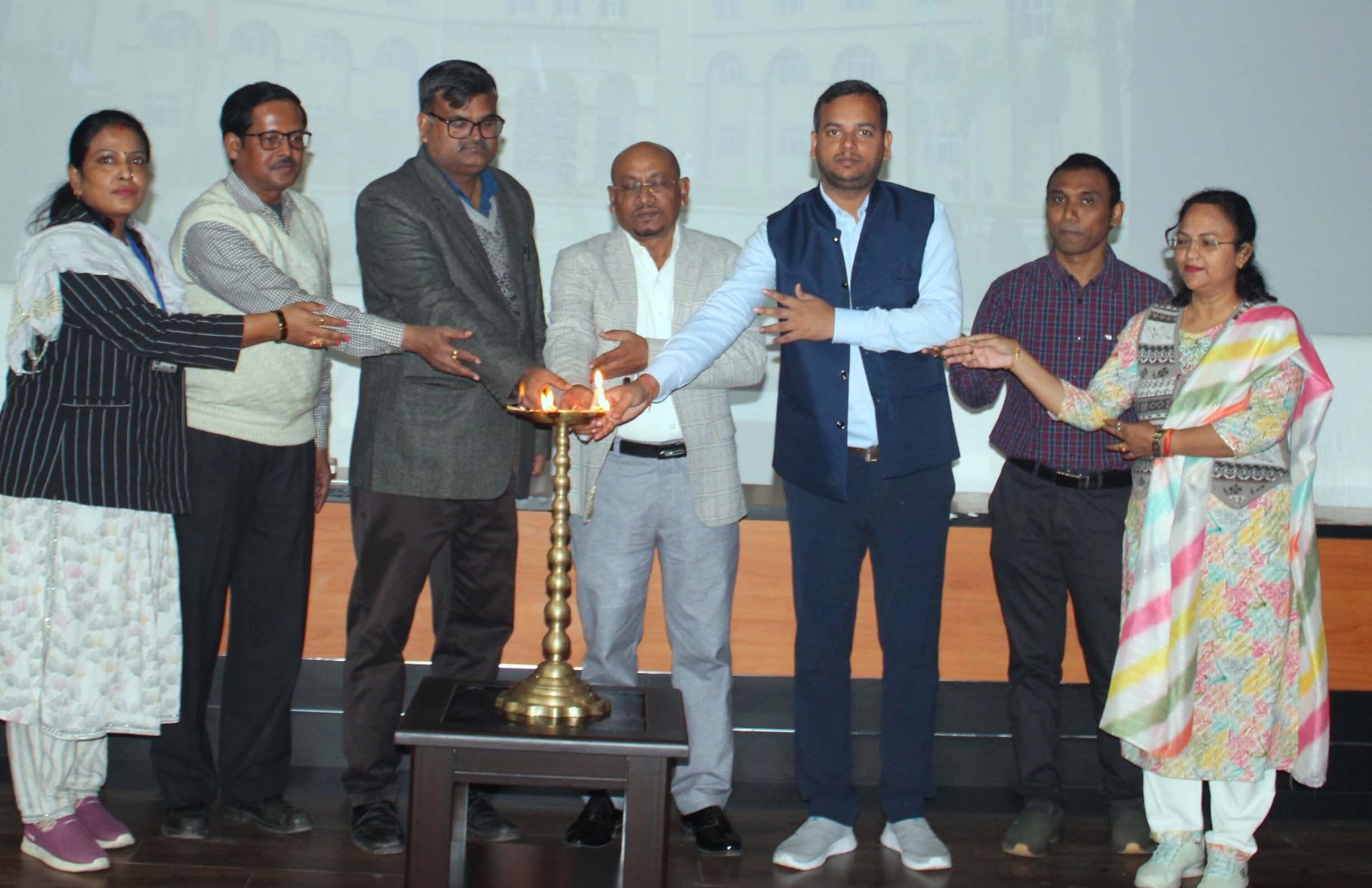 कृषि कालेज में दीक्षारंभ कार्यक्रम के साथ रक्तदान शिविर का आयोजन