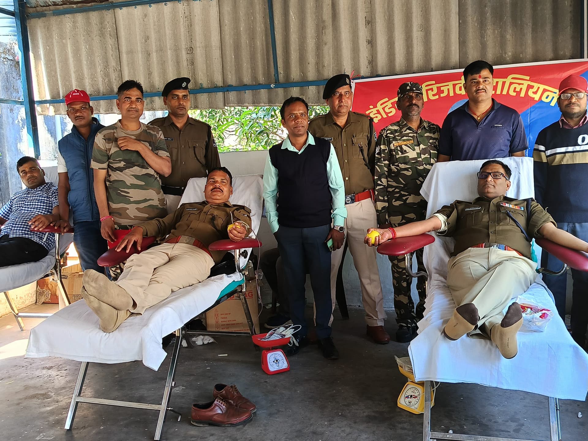 29 पुलिसकर्मियों ने किया रक्तदान