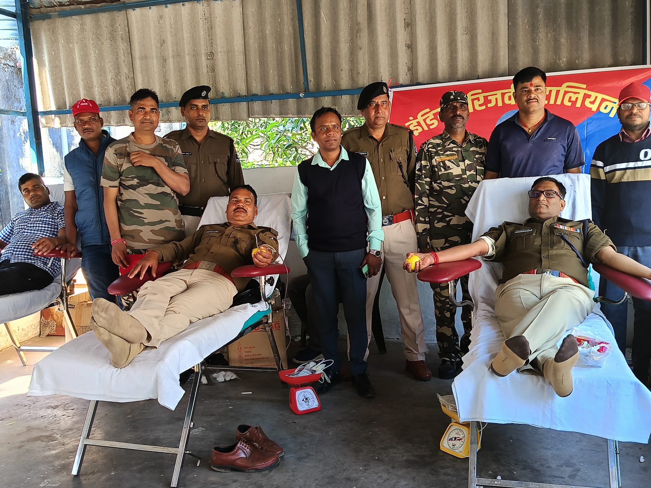 29 पुलिसकर्मियों ने किया रक्तदान