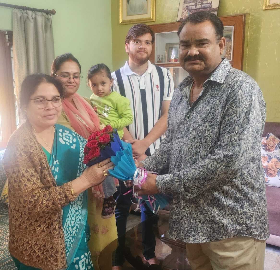 Jamshedpur News : राजा प्रशांत कुमार आदित्यदेव से मिलीं विधायक सविता महतो