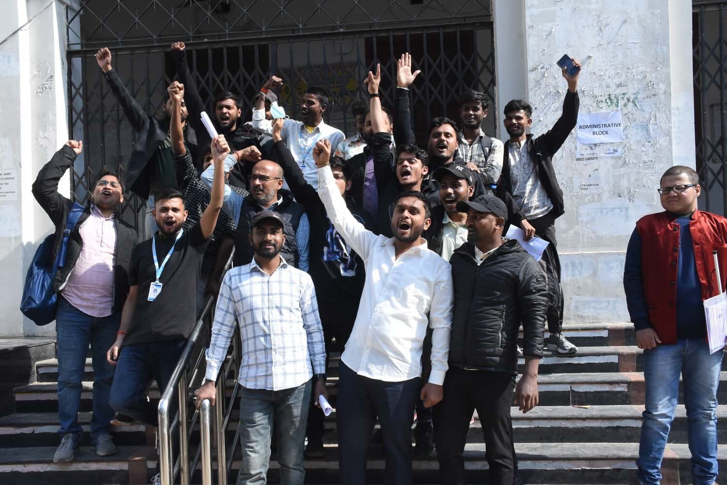 Patna University : कर्मचारियों ने की तालाबंदी, परीक्षा हुई स्थगित