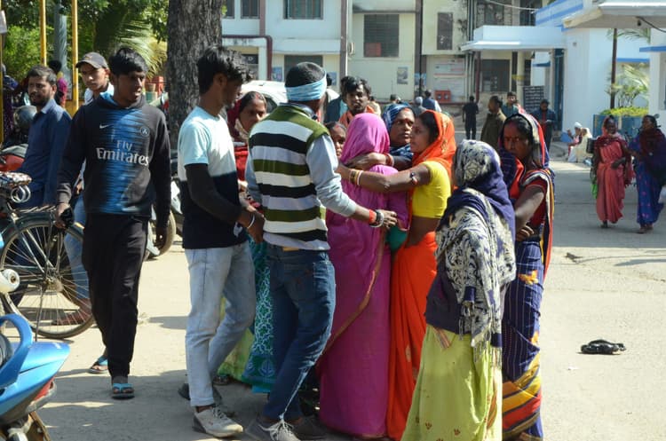 Deoghar News : केवाइसी कराने जा रही महिला की सड़क हादसे में मौत