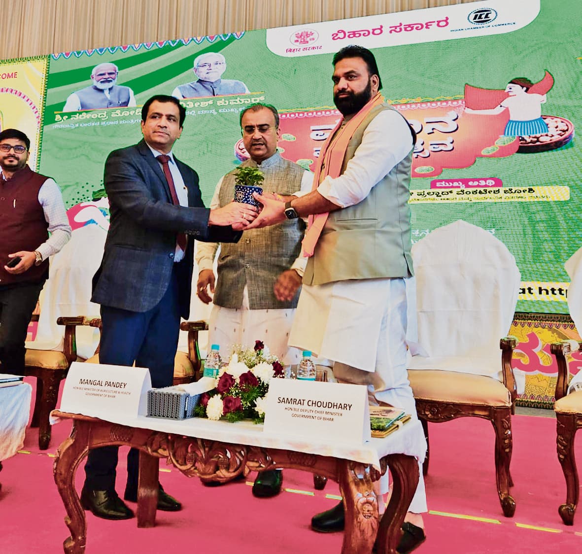 मखाने की खेती से किसानों को जोड़ेगी सरकार