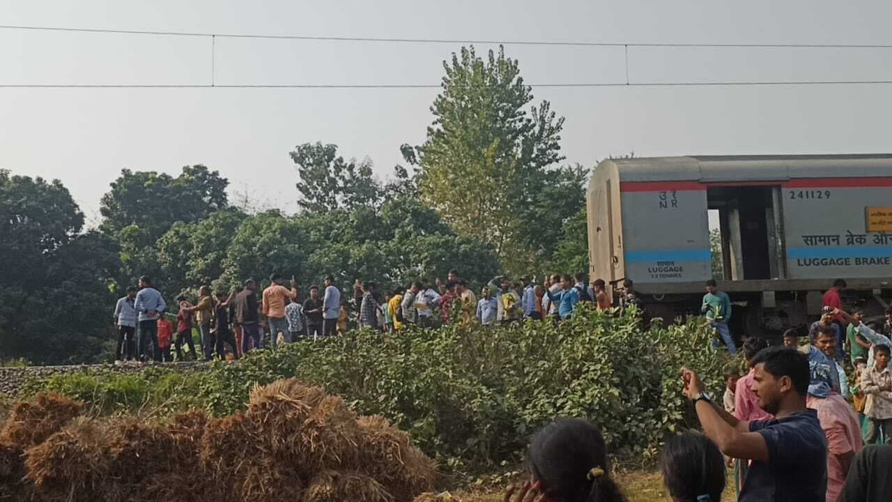 Madhubani News. बोगी से अलग हुई गरीब रथ का इंजन, मची अफरा तफरी