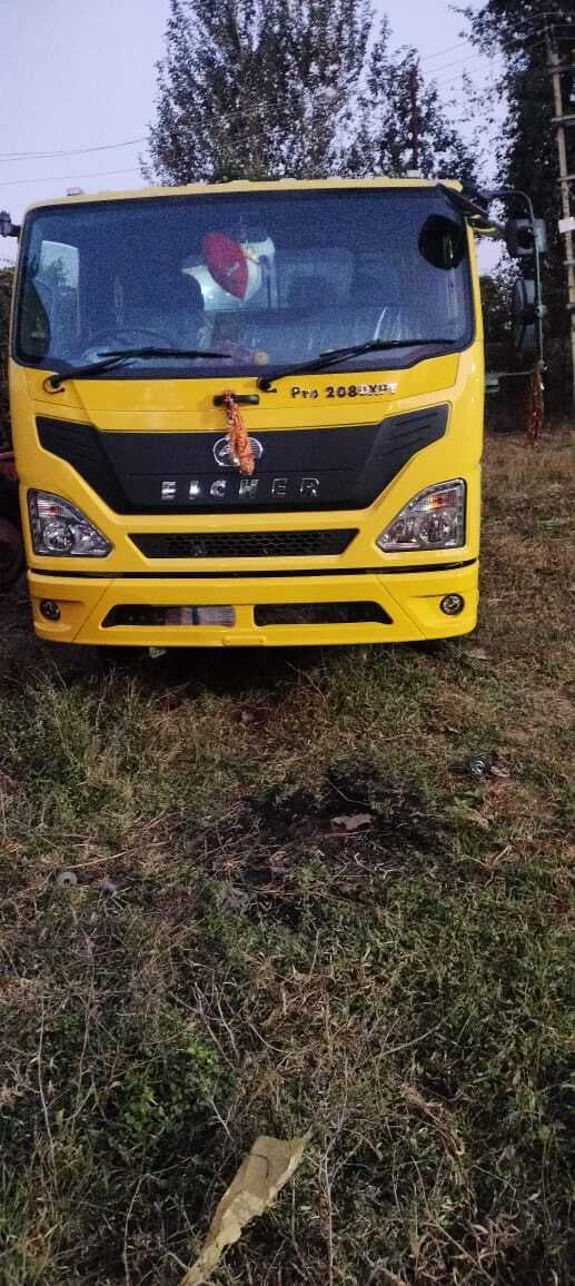 बुंडू एसडीओ ने बालू लदे चार ट्रक जब्त किये