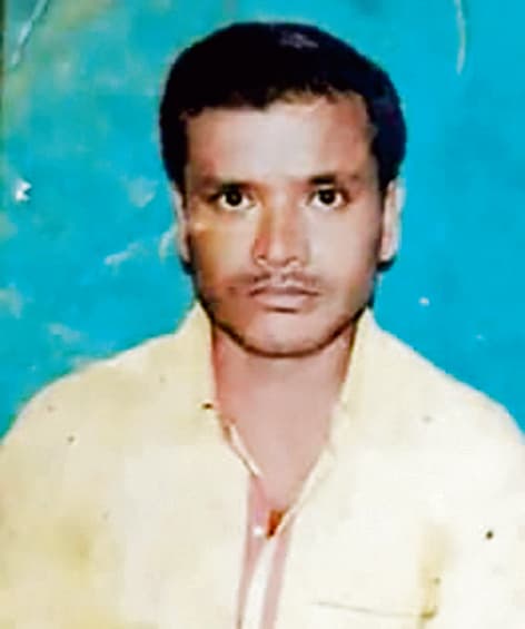 छत की कुंडी से लटका मिला युवक का शव मृतक के परिजनों ने लगाया हत्या का आरोप