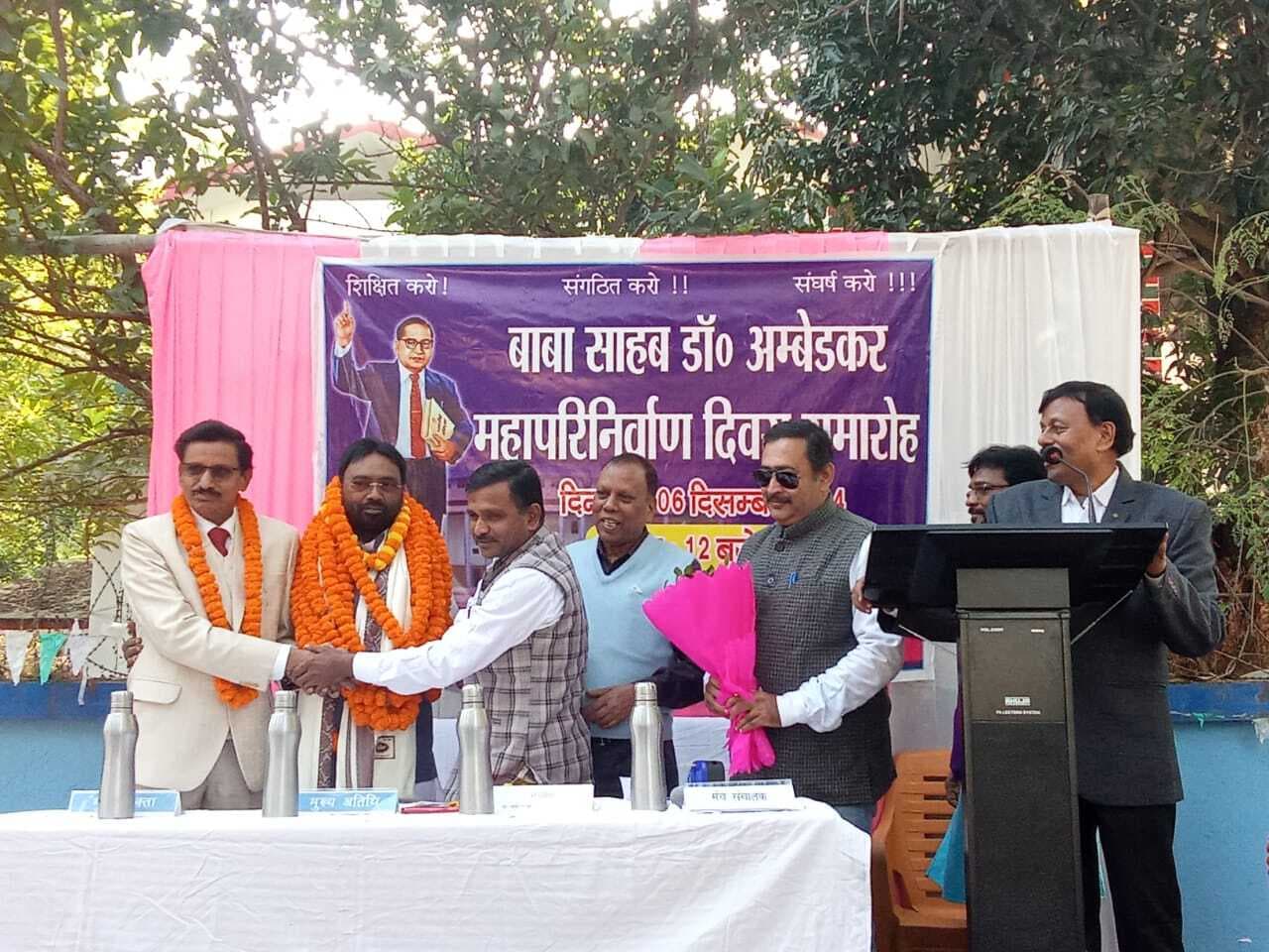 Deoghar news : आंबेडकर पुस्तकालय में मनाया गया बाबा साहब का महापरिनिर्वाण दिवस, विधायक सुरेश पासवान किये गये सम्मानित