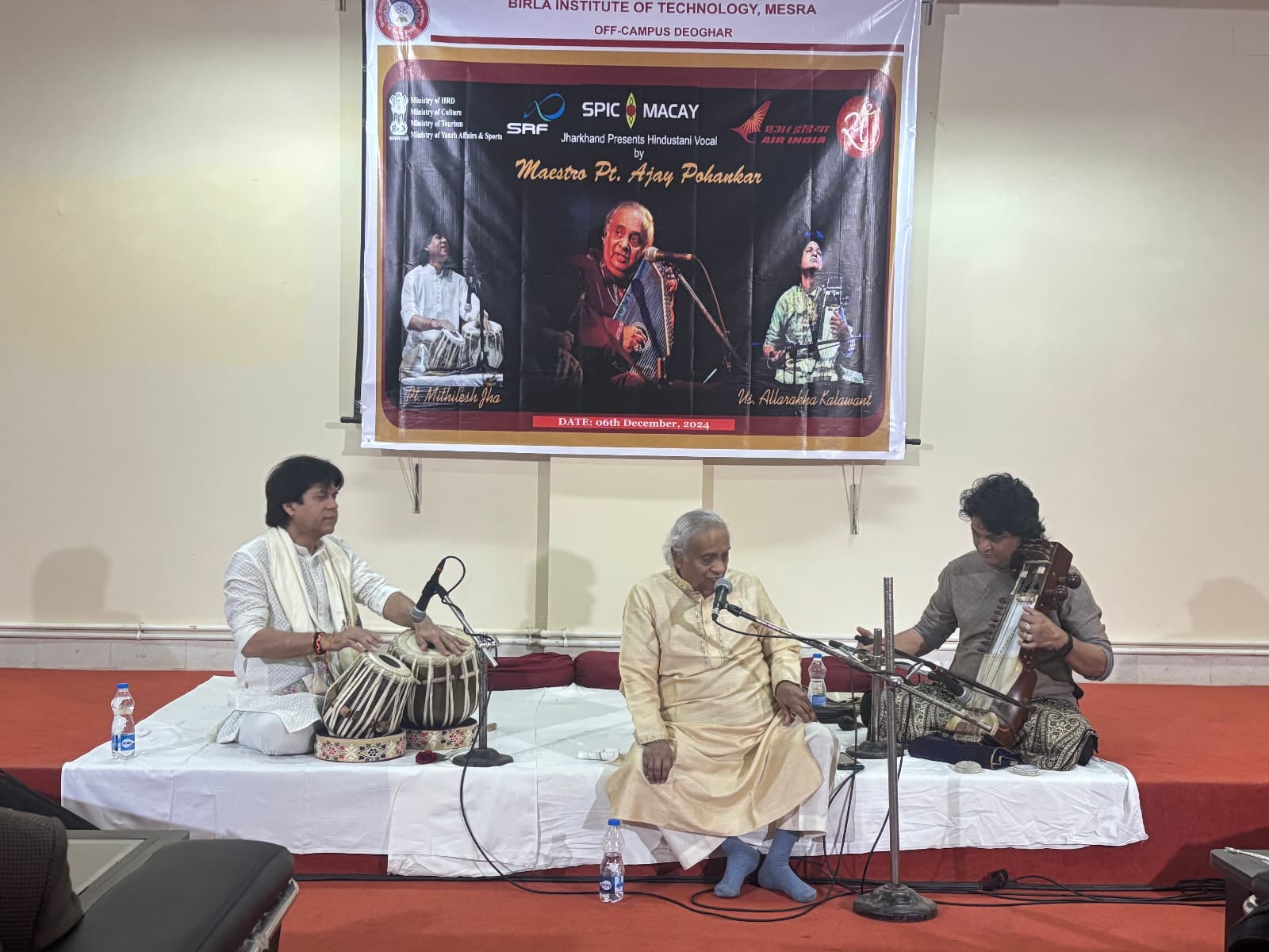 Deoghar News : बीआइटी में पंडित अजय पोहनकर, उस्ताद अल्लारखा व पंडित मिथिलेश ने दी प्रस्तुति