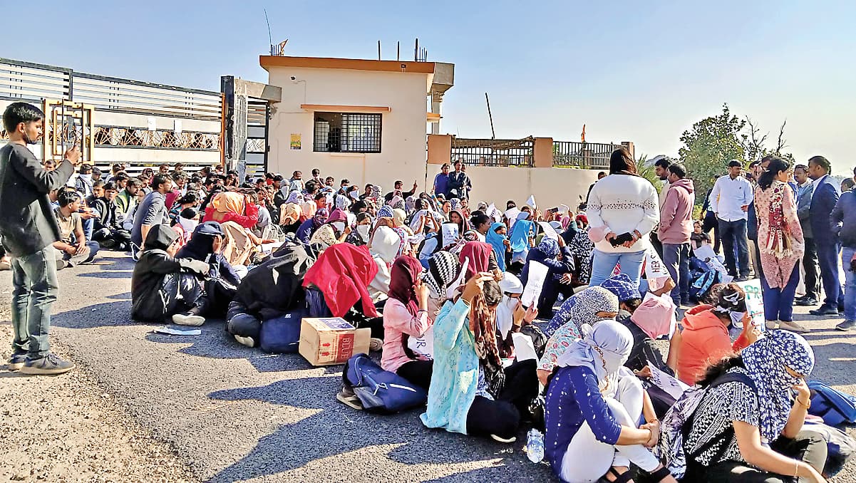 Ranchi News : सीयूजे में आरोपी छात्र निलंबित, दूसरे दिन भी हंगामा, दो गुट में बंटे छात्र