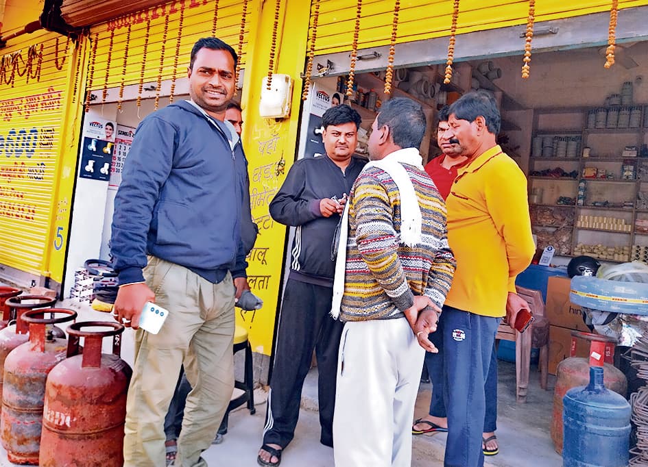 Gaya News : कामदेवपुरम व घुटिया रोड में आठ दुकानों में चोरी