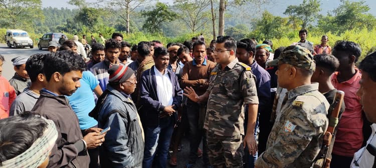 East Singhbhum : आलू को लेकर झारखंड-बंगाल बॉर्डर पर दोनों राज्यों के ग्रामीणों ने 5 घंटे किया बवाल