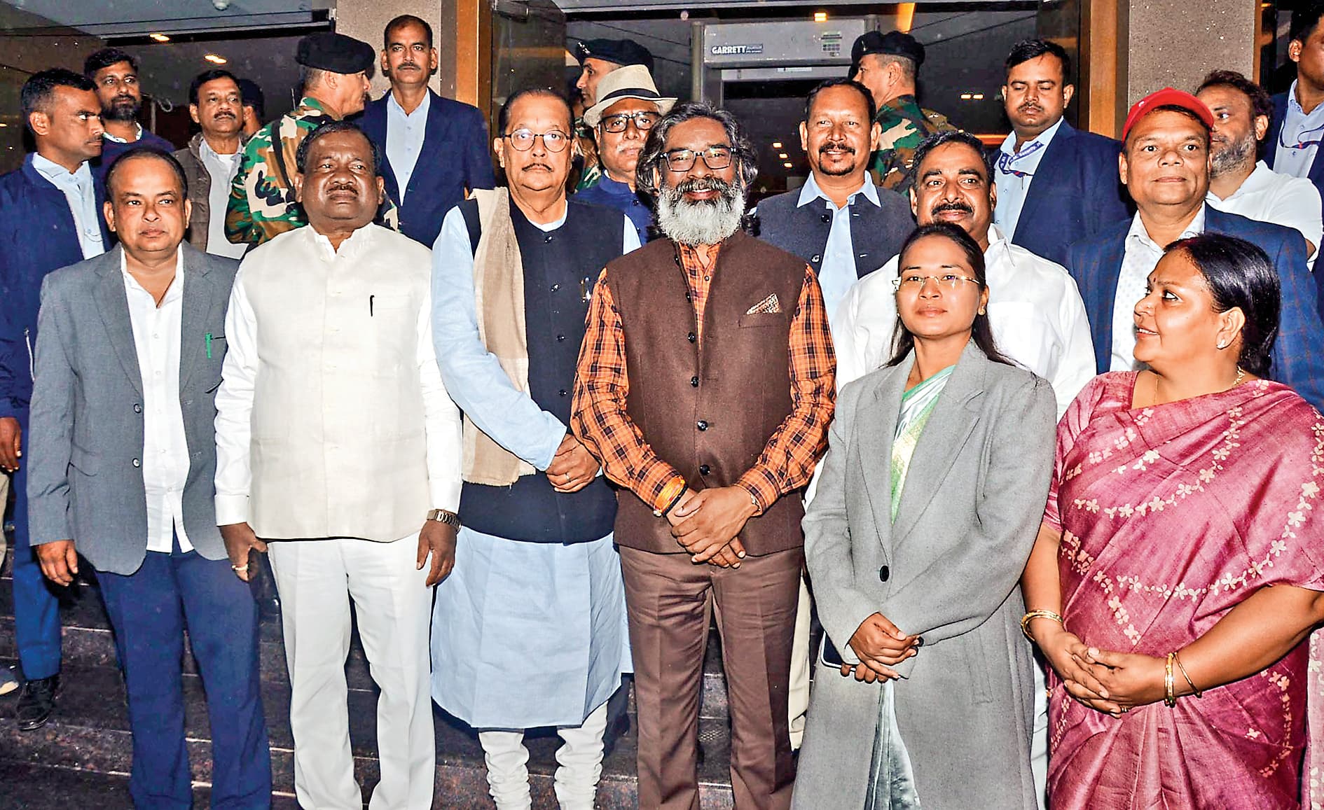 Jharkhand Cabinet News : मंत्रियों को सीएम की सलाह- विवादित कर्मियों को कार्यालय में न दें जगह