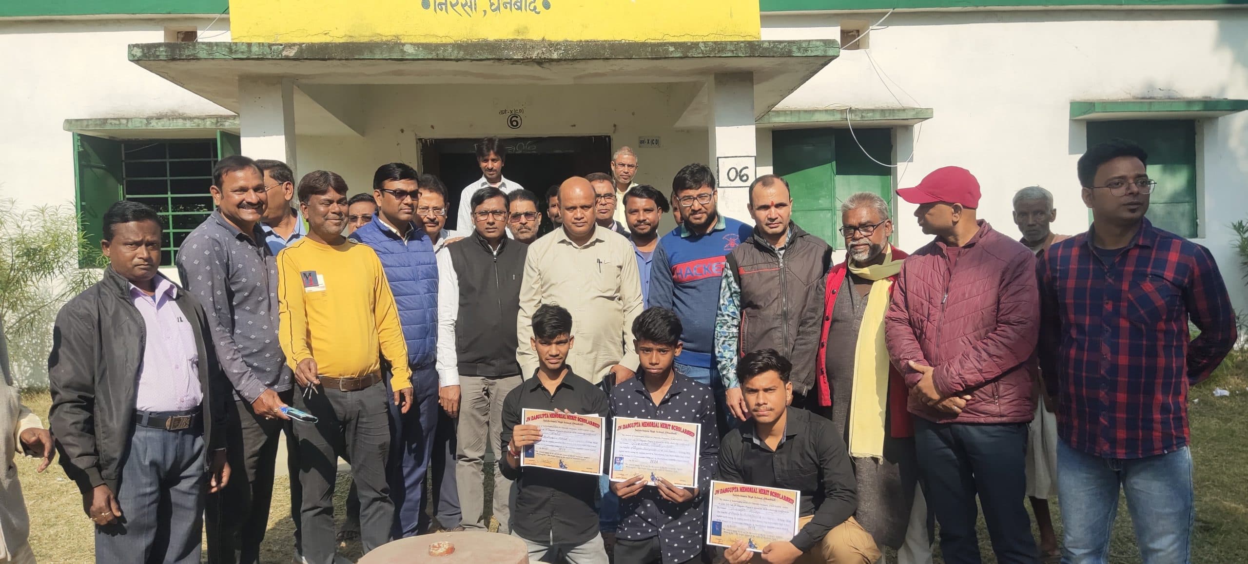 Dhanbad News सालुकचपड़ा उवि के चार छात्र सम्मानित