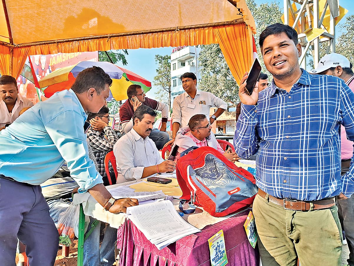 Jamshedpur News : टाटानगर के 3445 रेलकर्मियों ने किया मतदान, 1022 रहे नदारद