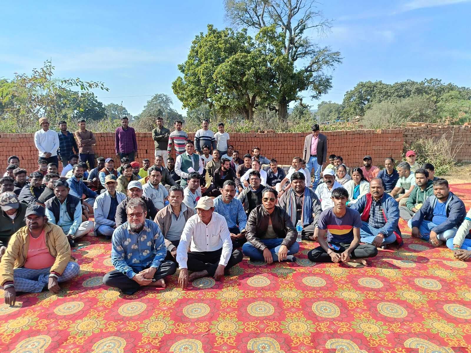 विस्थापितों को निजी कंपनियों में 75 प्रतिशत नियोजन की मांग