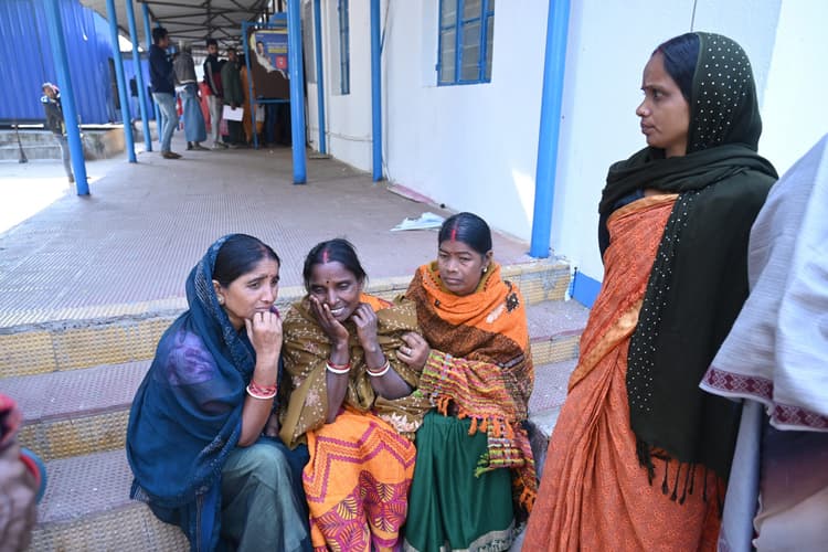 Deoghar News : अज्ञात वाहन ने दिया चकमा, तो गड्ढे में गिरी बाइक, युवक की मौत