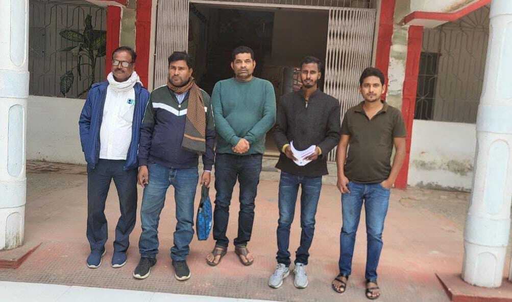 मजगामा पंचायत में पैक्स मतदाता सूची में गड़बड़ी की डीएम से की शिकायत