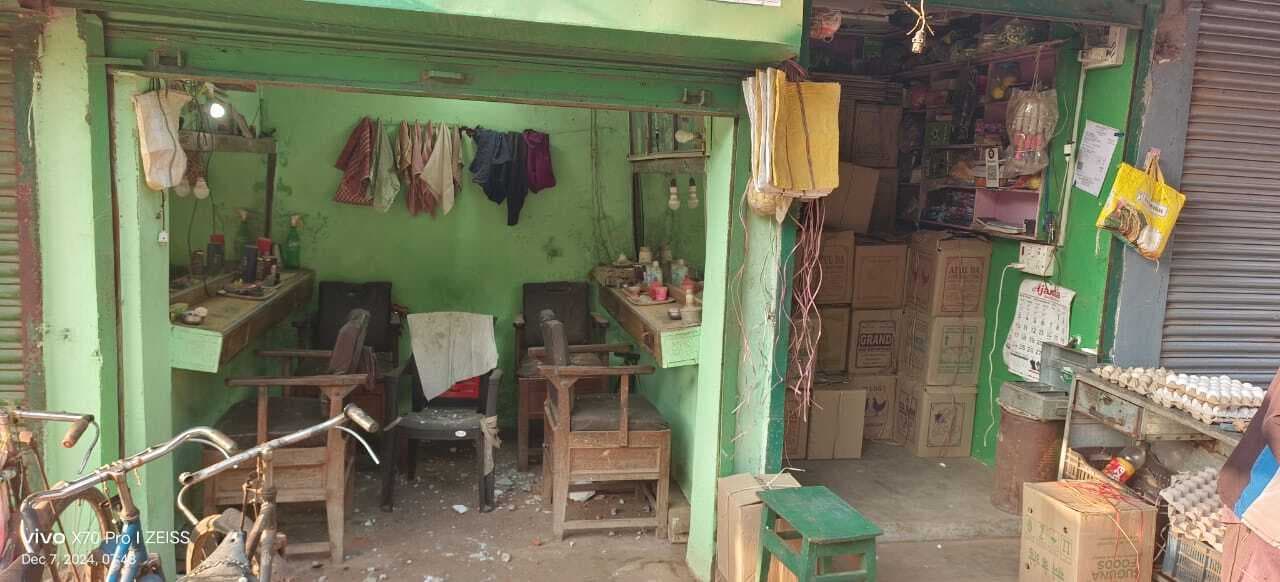 दो दुकानों का वेंटिलेटर तोड़ा, चोरी का किया प्रयास