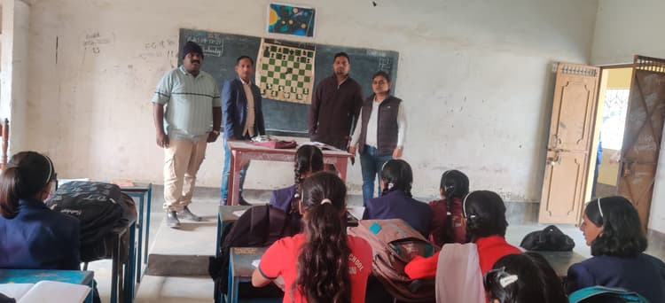 कार्मेल मिशन स्कूल में ''''चेस इन स्कूल'''' कार्यक्रम से बच्चों ने सीखा जीत का मंत्र