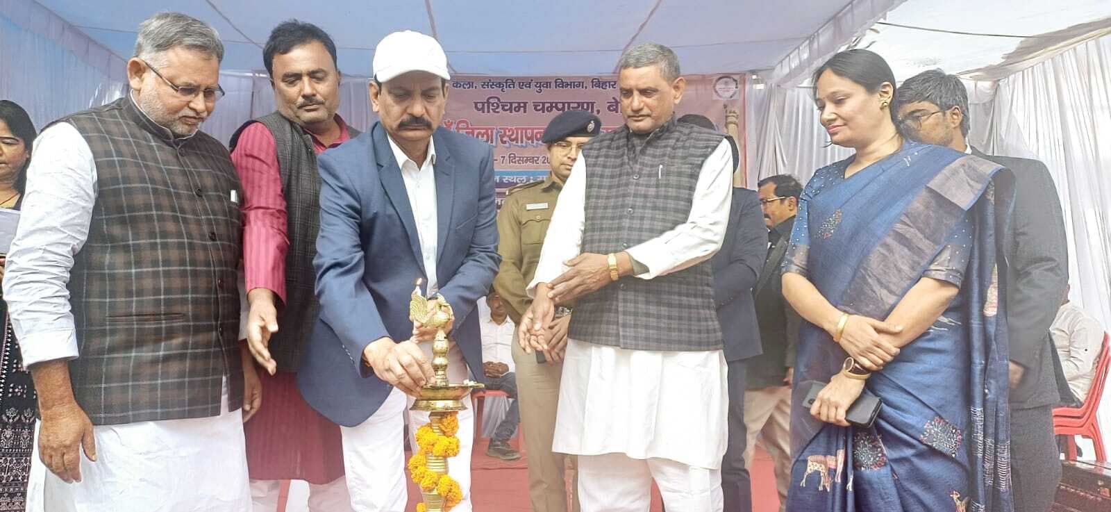 तीव्र गति से विकास के पथ पर अग्रसर है पश्चिम चम्पारण जिला : डीएम