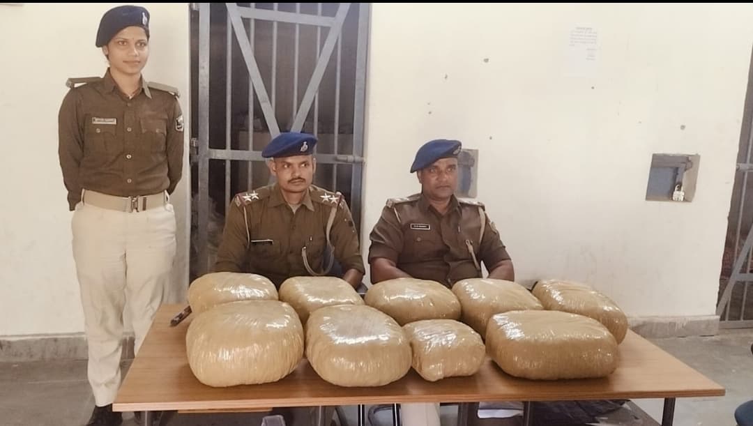 पुलिस जांच में 17 किलो गांजा के साथ दो तस्कर गिरफ्तार