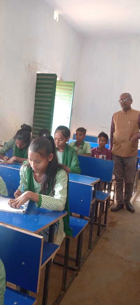 बच्चे विषयों के डाउट्स पर शिक्षकों के साथ करें डिस्कशन : डॉ दिलीप