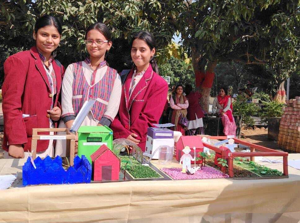 Deoghar News : प्रदर्शनी में बच्चों ने दिखायी वैज्ञानिक प्रतिभा, लगाये गये 150 मॉडल