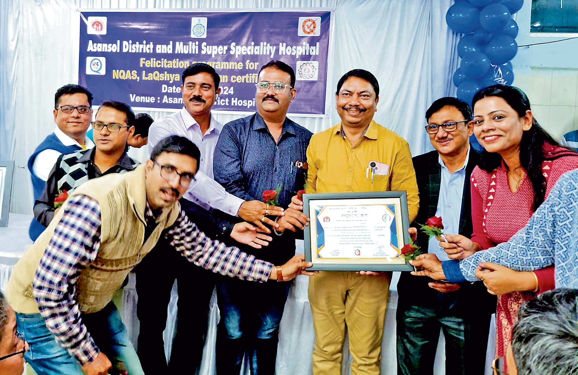 आसनसोल जिला अस्पताल ने विभिन्न विभाग के कर्मचारियों को किया सम्मानित