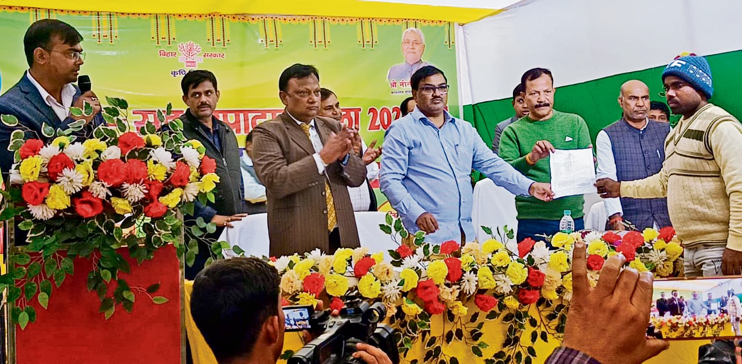 hajipur news. कृषि यंत्रों की खरीद पर किसानों को दिया गया 7.19 लाख रुपये का अनुदान