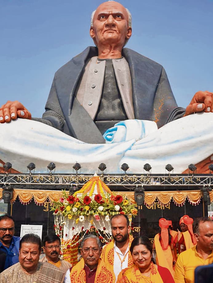 Chhapra News : मस्तीचक स्थित अखंड ज्योति आइ हॉस्पिटल परिसर में पंडित श्रीराम शर्मा आचार्य की 50 फीट ऊंची प्रतिमा का हुआ अनावरण