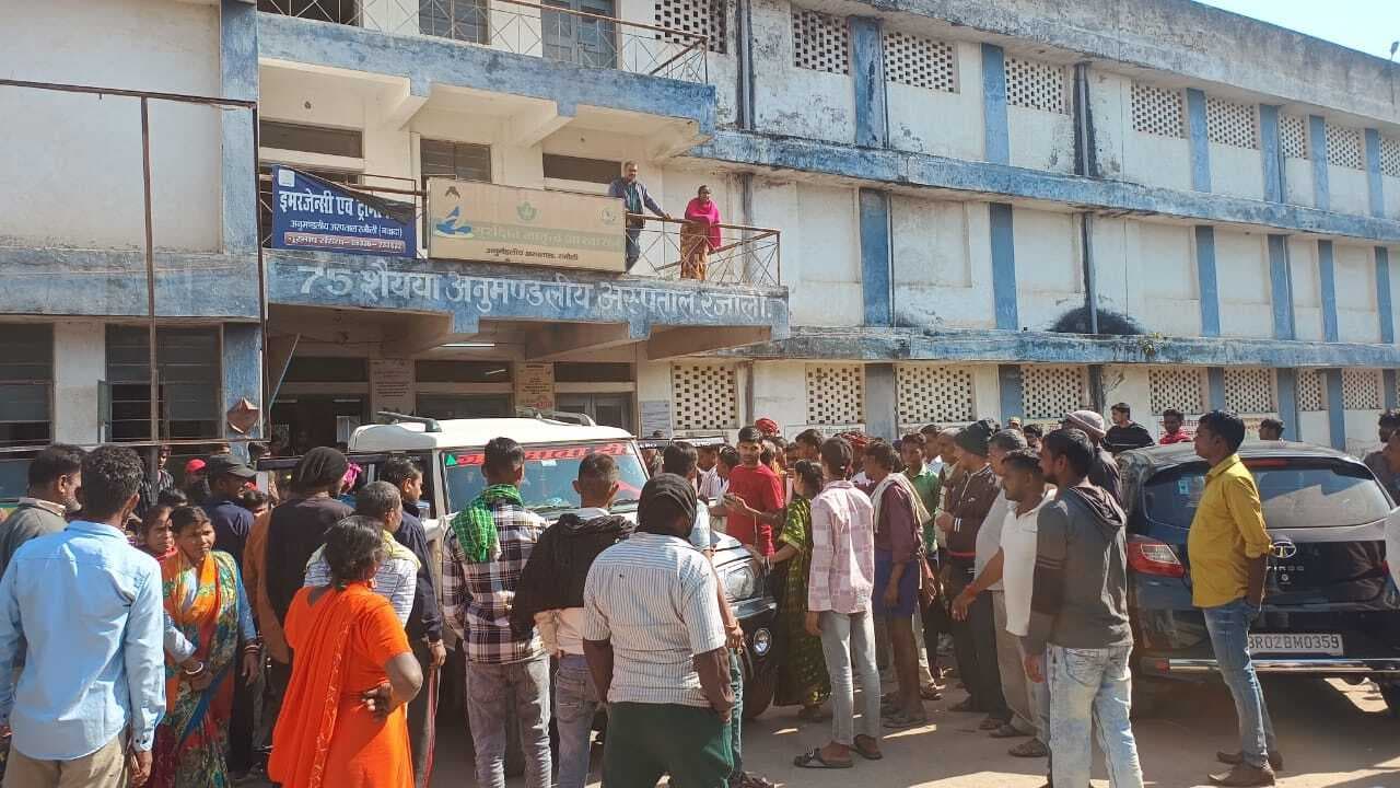 स्कूटी पर सवार को बाइक ने मारी टक्कर, रेफर