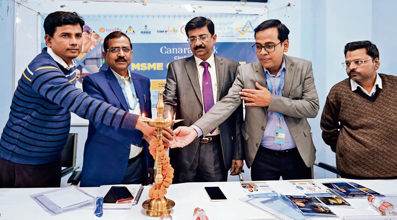 hajipur news. 50 उद्यमियों को दिया गया पांच करोड़ रुपये का लोन