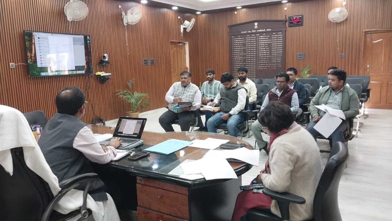 खराब पड़े चापाकलों को शीघ्र मरम्मत कर चालू करें : डीएम