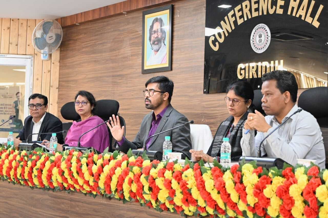 Giridih News :पोलियो के खुराक से पांच साल तक का कोई भी बच्चा से ना छूटे : डीसी