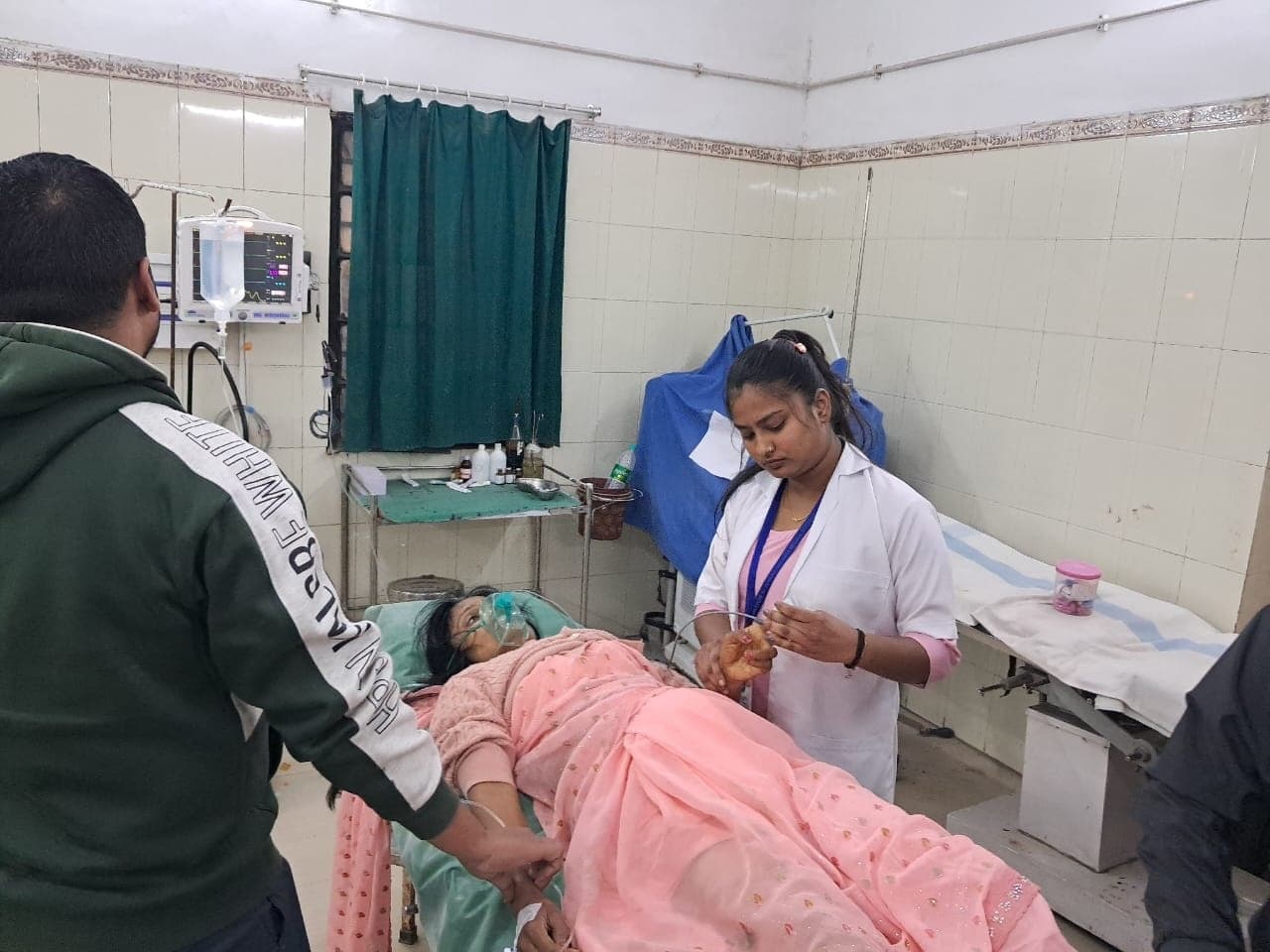 ट्रैक्टर की ठोकर से बाइक सवार शिक्षिका की मौत