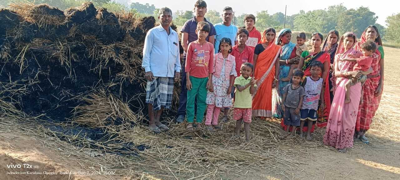 Giridih News: खलिहान में लगी आग, चार ट्रैक्टर धान जले