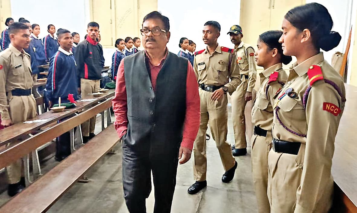 ranchi news : डीएसपीएमयू के वीसी ने विभागों का निरीक्षण किया, परीक्षा की जानकारी ली