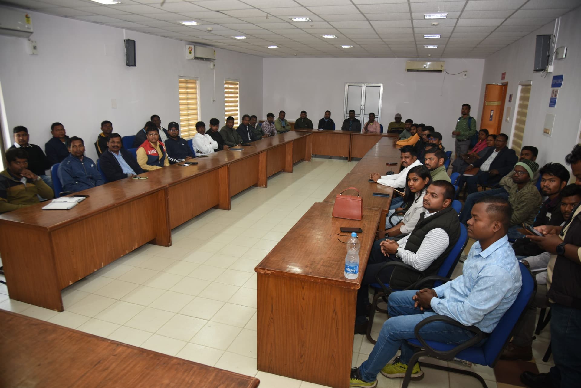 Jamshedpur news. ट्राइबल एंटरप्रेन्योरशिप प्रोग्राम में आदिवासी युवाओं ने सीखा उद्योग व व्यापार की बारीकियां