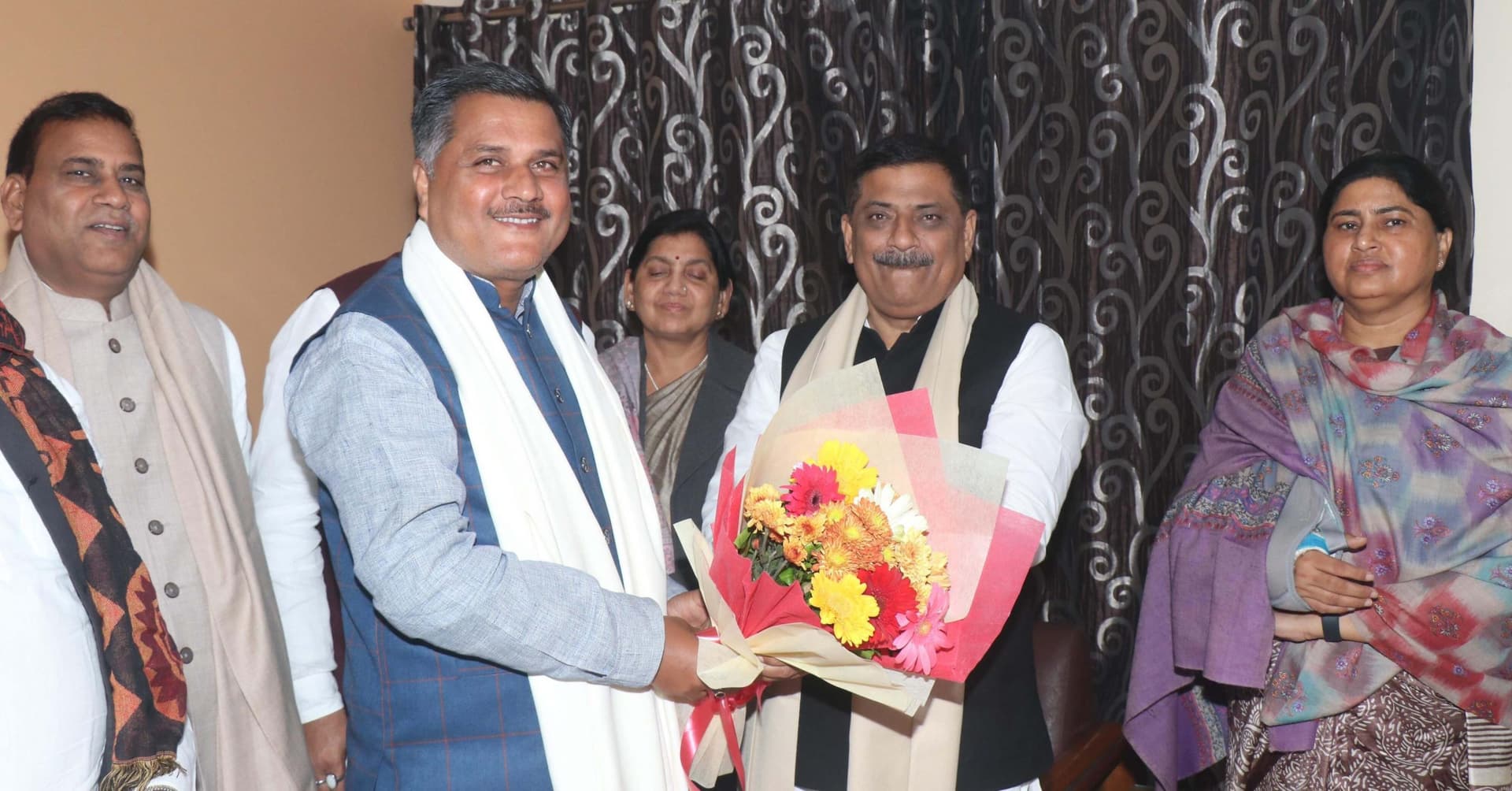 सम्मान के बहाने पुराने भूले-बिसरे साथियों को समेटने की सार्थक पहल