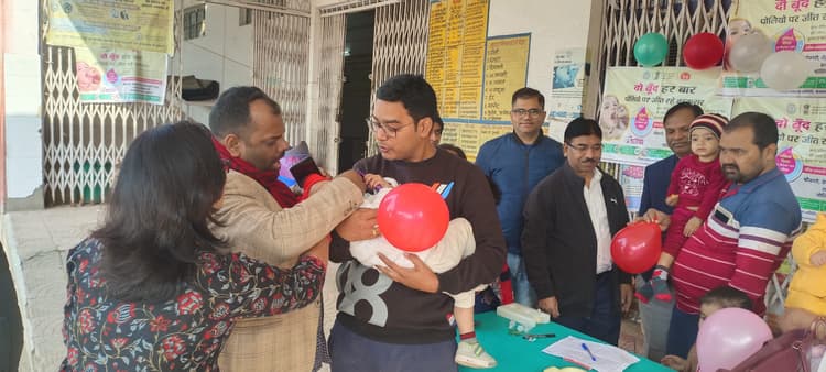 Deoghar News : जसीडीह में बूथों पर पिलायी गयी पोलियो की खुराक