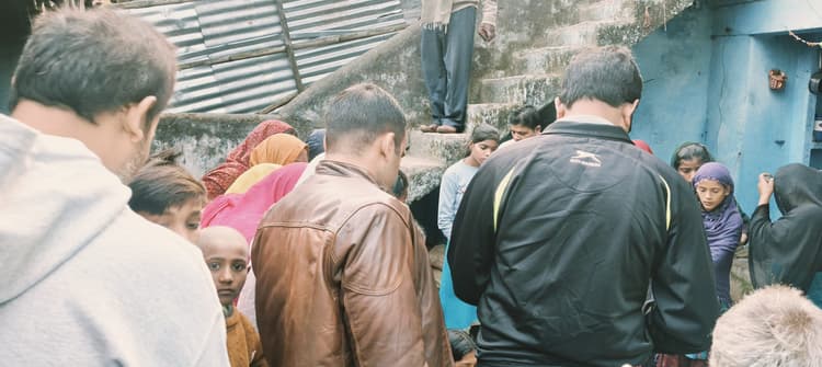 फंदे से लटका मिला महिला का शव