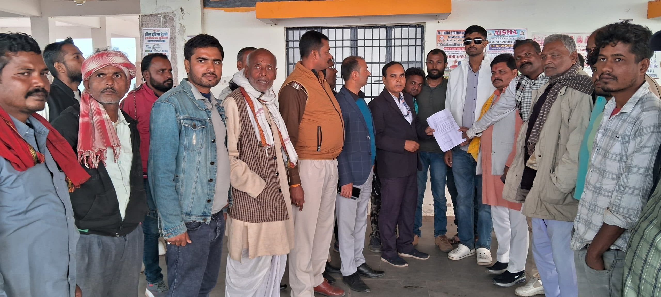 सात सूत्री मांगों के समर्थन लोगों ने किया प्रदर्शन