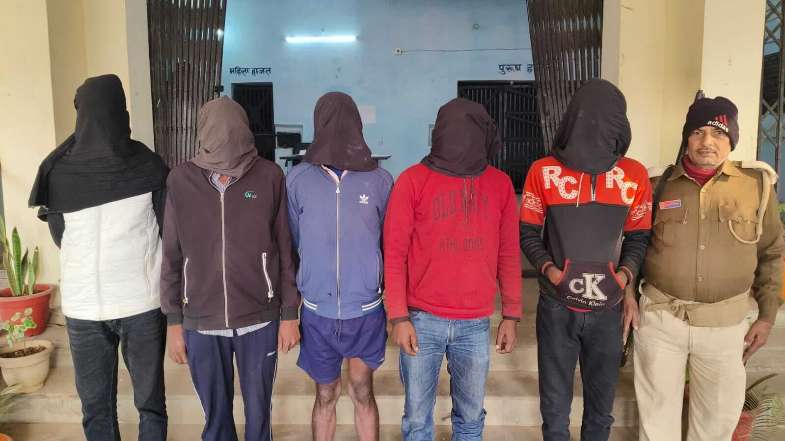 मुफस्सिल पुलिस ने आर्म्स एक्ट के फरार अरोपित समेत छह वारंटियों को किया गिरफ्तार