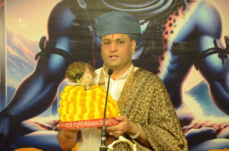 Deoghar News : भगवान शिव ने विष पीया, इसलिए महादेव कहलाये: मनुश्री महाराज