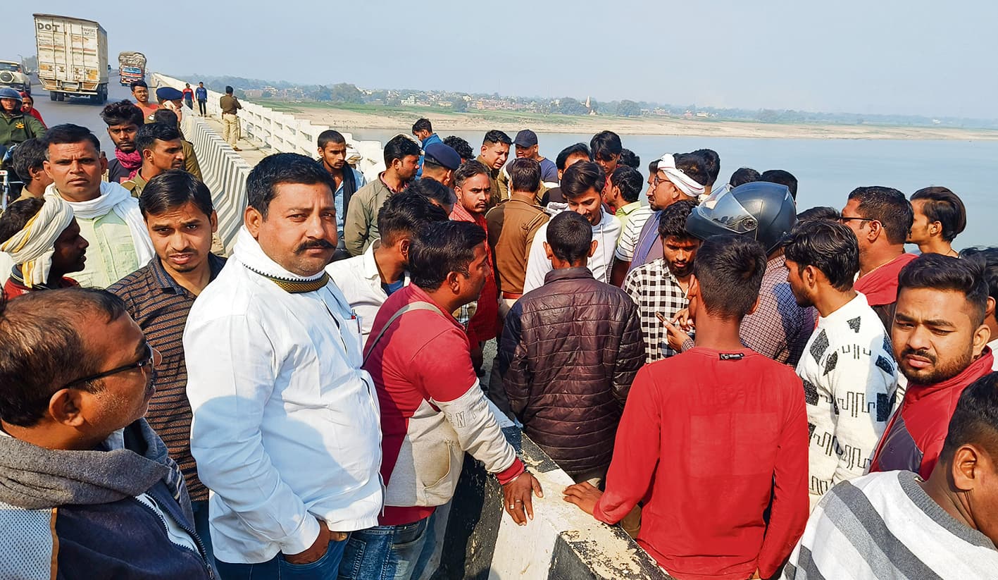 Buxar News: पॉलिटेक्निक के छात्र ने ''सॉरी दोस्त'' बोल कर गंगा में लगायी छलांग, चल रही तलाश