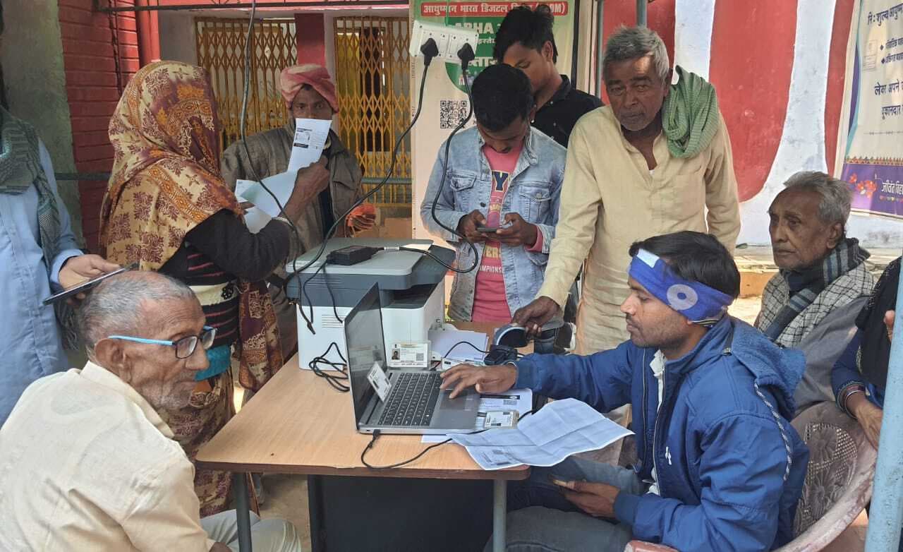 सिर्फ आधार कार्ड से 70 साल के बुजुर्गों का बन रहा है आयुष्मान कार्ड